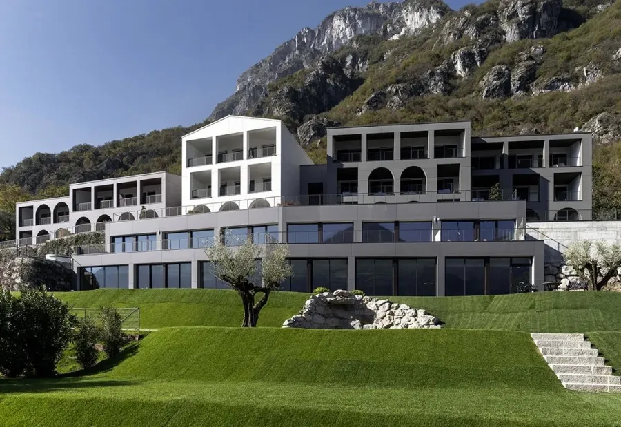 PORLEZZA (CO) – HOTEL “PARCO SAN MARCO”