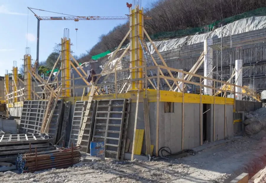 PORLEZZA (CO) – HOTEL “PARCO SAN MARCO”